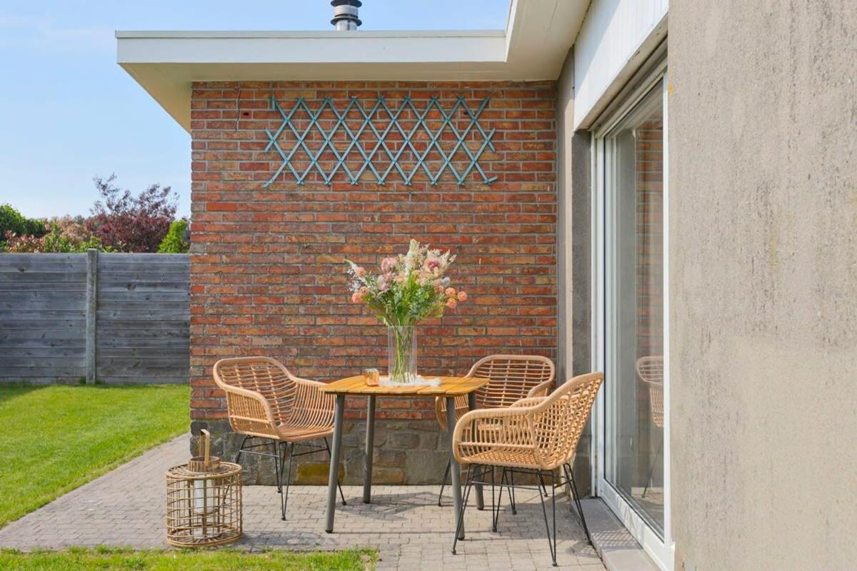 Villa Huswell - Bungalow With Garden At 5 Minutes From The Beach De Haan Exterior foto