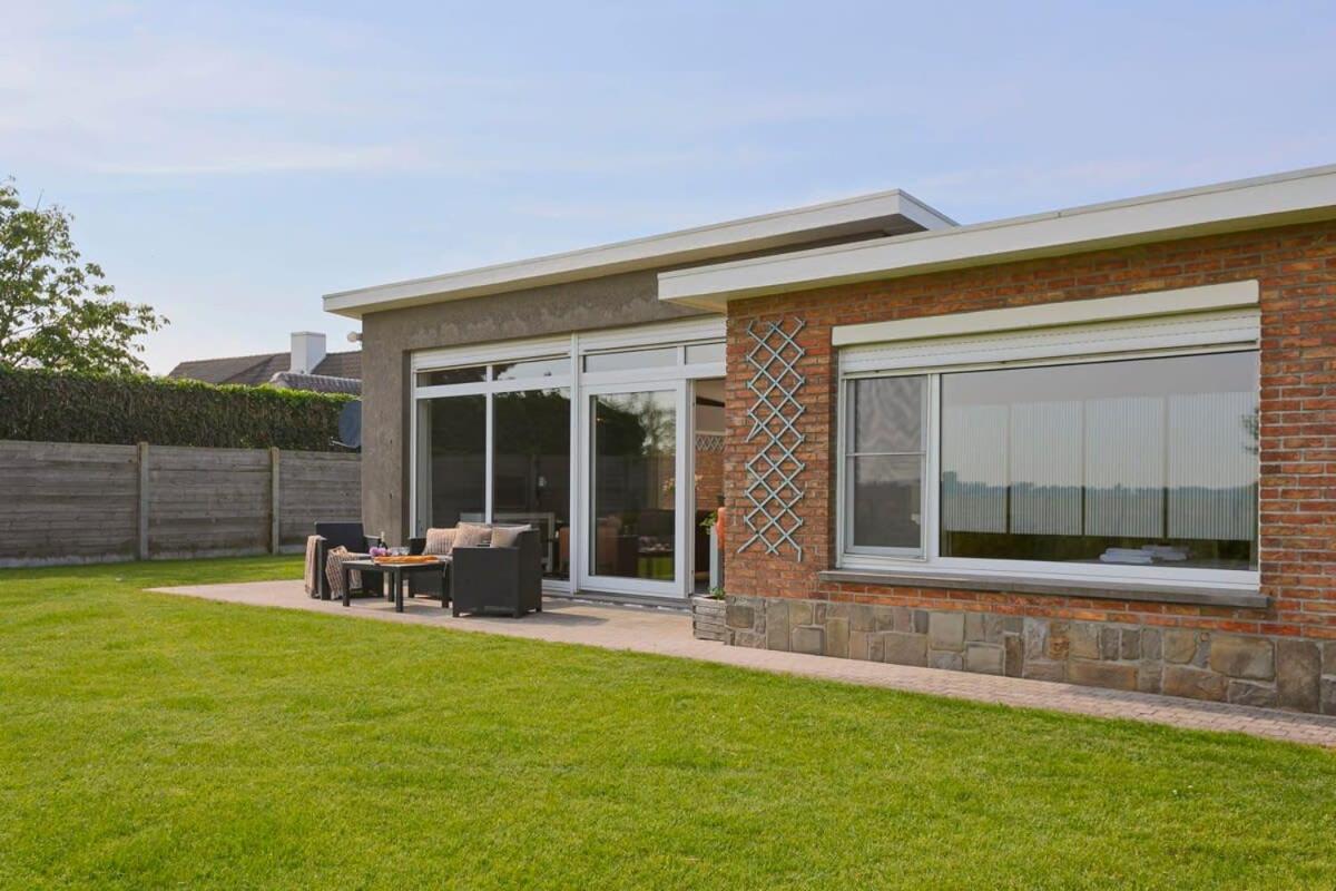 Villa Huswell - Bungalow With Garden At 5 Minutes From The Beach De Haan Exterior foto